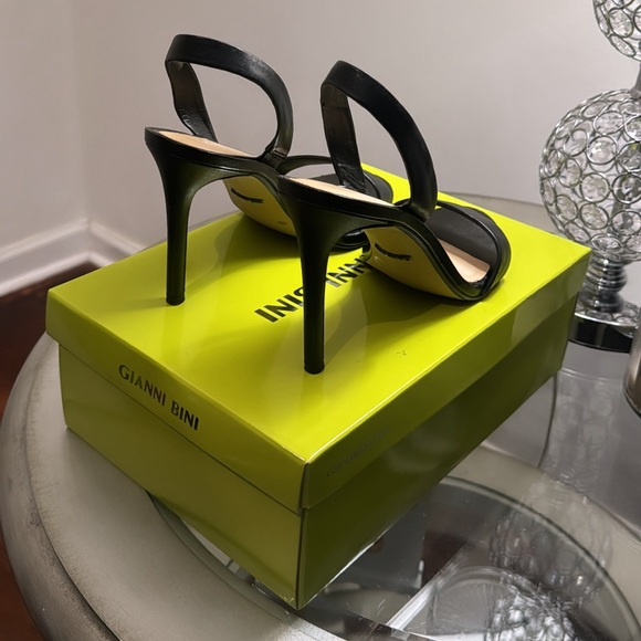 Size 9 Gianni Bini heels - Picture 3 of 4